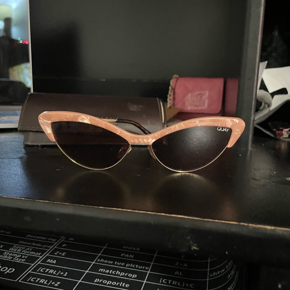Quay Australia Cream Sunglasses Case Set